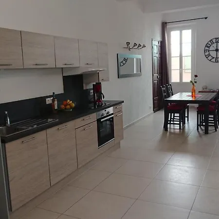 Apartman Au 23 *